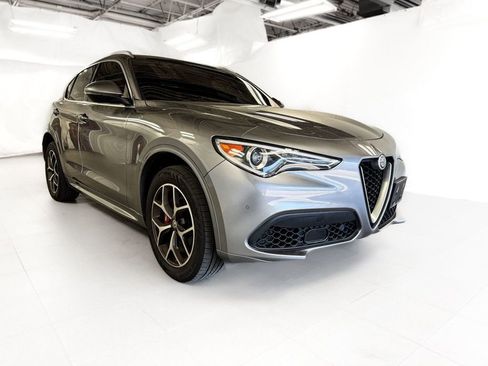 Used 2020 Alfa Romeo Stelvio Ti w/ Active Blind Spot Package AWD/4WD image 8