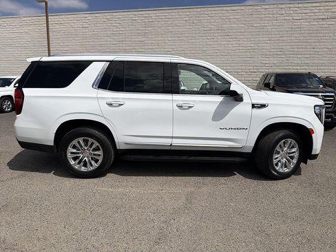 Used 2024 GMC Yukon SLT RWD image 3
