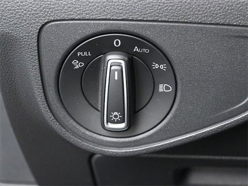 Used 2023 Volkswagen Atlas Cross Sport SE image 15