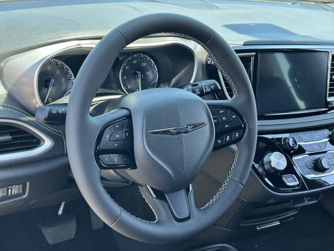 New 2026 Chrysler Pacifica Select w/ S Appearance Package FWD image 19