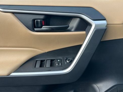 Used 2025 Toyota RAV4 LE image 9