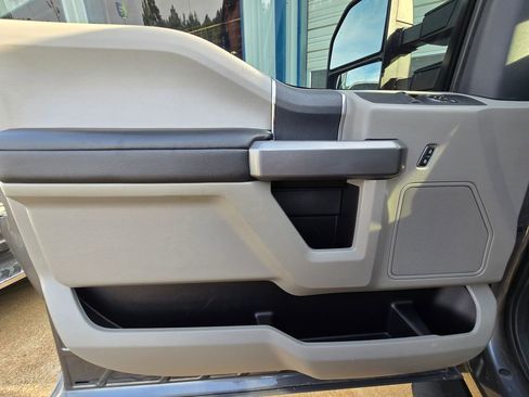 Used 2022 Ford F250 XLT w/ Camper Package RWD image 11
