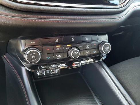 Used 2025 Dodge Durango GT AWD/4WD image 9