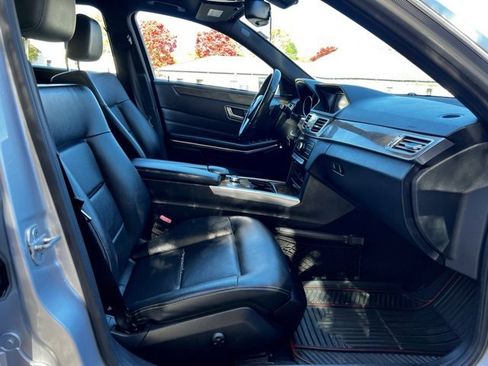 Used 2016 Mercedes-Benz E 350 4MATIC Sedan image 24