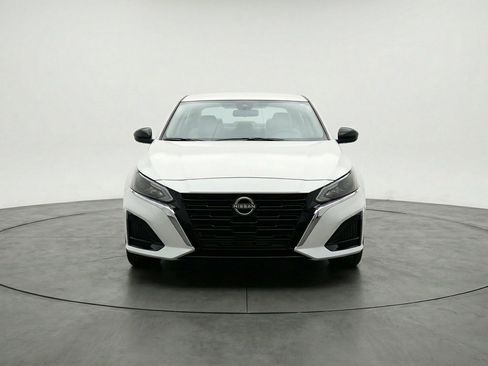 Used 2025 Nissan Altima 2.5 SV image 2