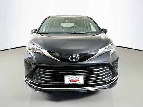 Used 2026 Toyota Sienna Platinum AWD/4WD image 2