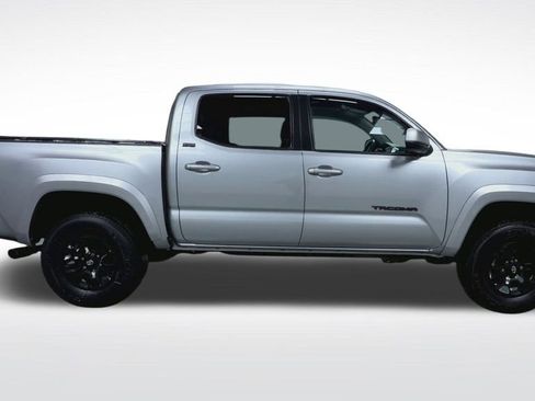 Certified 2022 Toyota Tacoma SR5 image 24