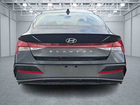 Certified 2025 Hyundai Elantra Sport FWD image 5