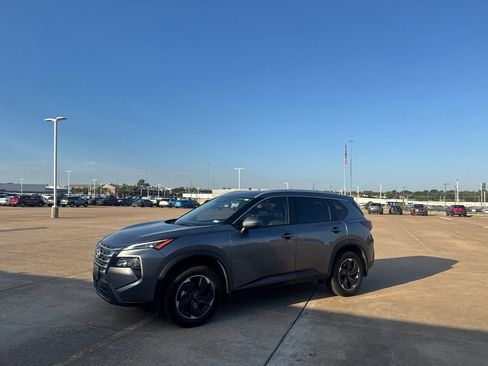 Used 2024 Nissan Rogue SV w/ SV Premium Package FWD image 10