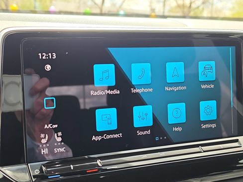 Used 2025 Volkswagen Atlas Cross Sport SE w/ Panoramic Sunroof Package image 19