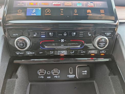 Used 2022 Jeep Grand Cherokee Summit w/ Luxury Tech Group V image 31