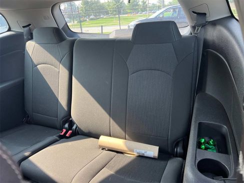 Used 2016 Chevrolet Traverse LT w/ Style and Technology Package image 10