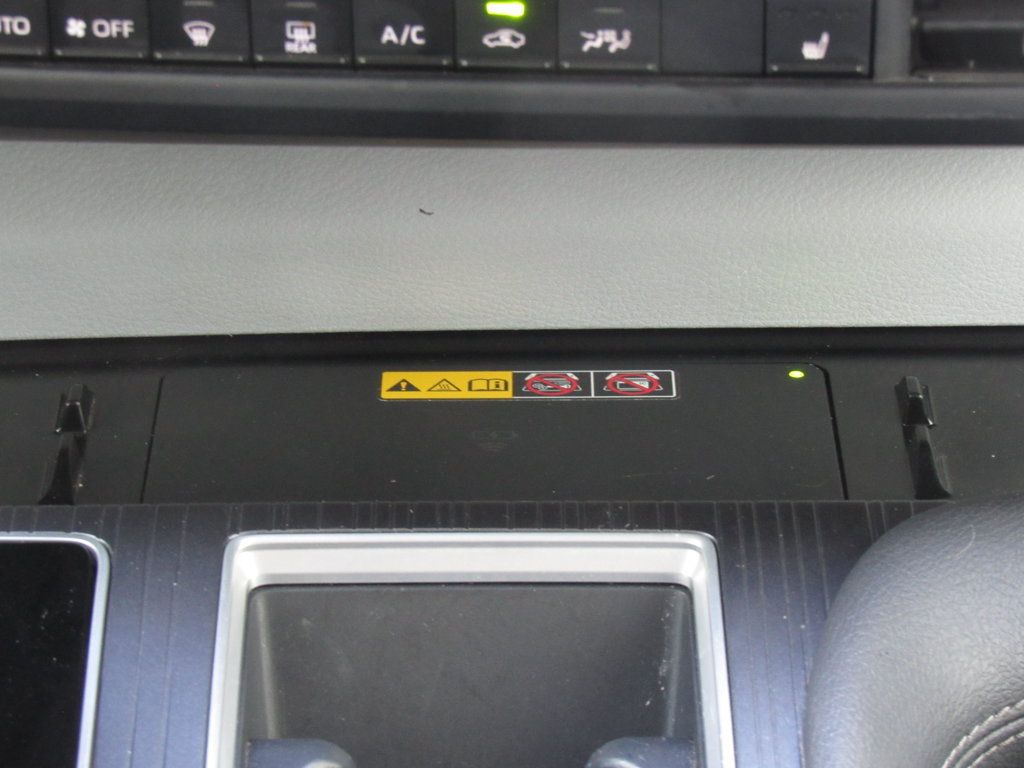 Certified 2025 Toyota Sienna XLE FWD image 33