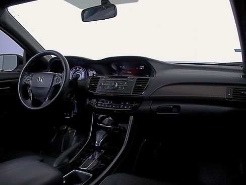 Used 2017 Honda Accord Sport image 14