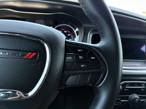 Used 2018 Dodge Charger SXT RWD image 19