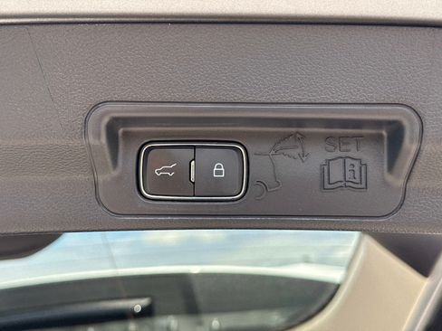Used 2025 Ford Explorer Active AWD/4WD image 14