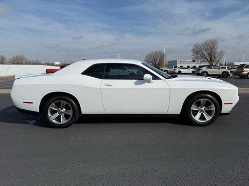 Used 2019 Dodge Challenger SXT image 16