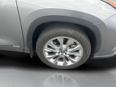 Used 2025 Toyota Highlander Limited image 12