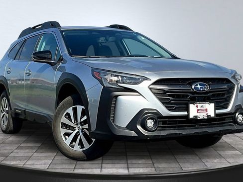 Used 2024 Subaru Outback Premium AWD/4WD image 3