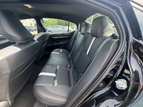 Used 2025 Toyota Camry SE FWD image 27