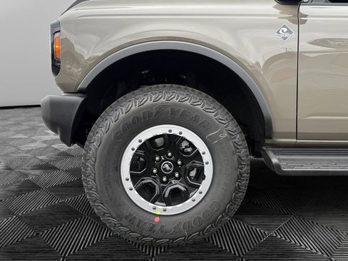 New 2025 Ford Bronco Outer Banks w/ Sasquatch Package AWD/4WD image 9