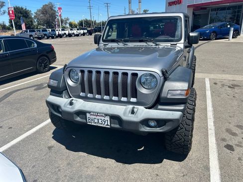 Used 2018 Jeep Wrangler Unlimited Sport S AWD/4WD image 2