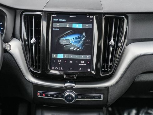 Used 2023 Volvo XC60 B5 Core image 13