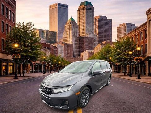 New 2026 Honda Odyssey Touring image 3