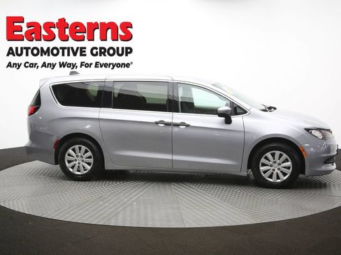 Used 2021 Chrysler Voyager L FWD image 44
