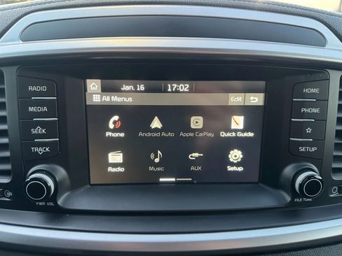 Used 2020 Kia Sorento LX image 24