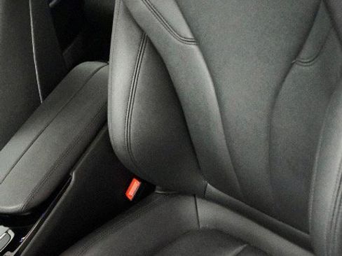 Used 2019 BMW 530e w/ Convenience Package image 4