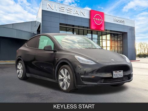 Used 2021 Tesla Model Y 2WD image 2
