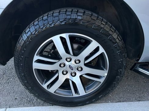Used 2023 Ford Expedition Limited image 47