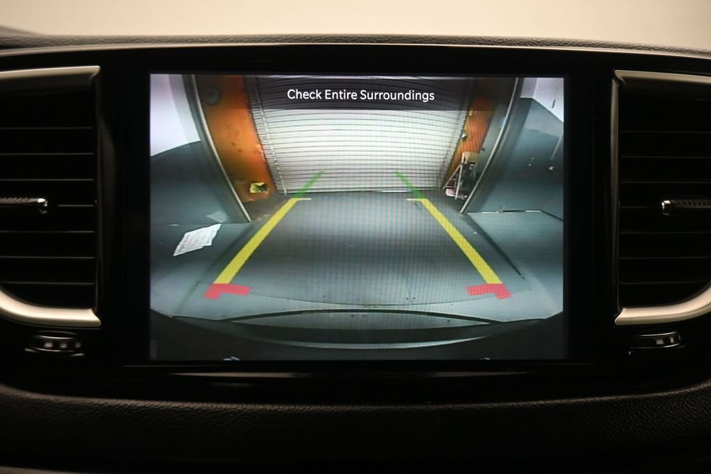 Used 2024 Chrysler Pacifica Touring-L FWD image 21