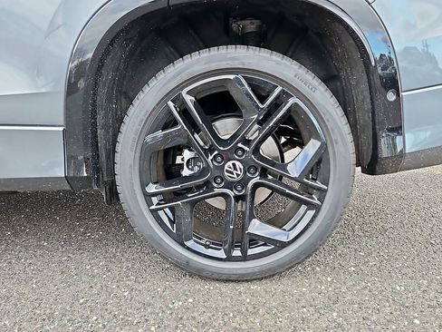 New 2026 Volkswagen Tiguan SE R-Line AWD/4WD image 8