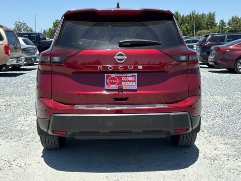 Used 2025 Nissan Rogue SV w/ SV Premium Package FWD image 8