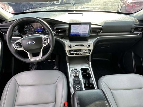 Used 2021 Ford Explorer XLT w/ Equipment Group 202A image 19