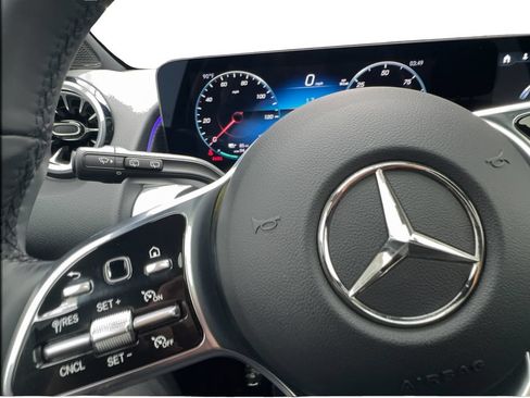 Used 2023 Mercedes-Benz EQB 300 4MATIC image 40