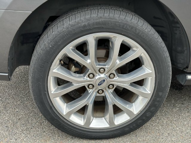 Used 2019 Ford Expedition Limited w/ Equipment Group 302A AWD/4WD image 14