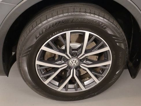 Used 2019 Volkswagen Tiguan SE w/ Panoramic Sunroof Package AWD/4WD image 9
