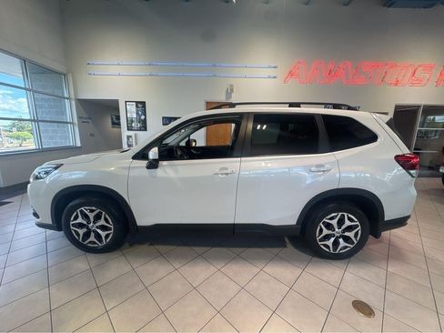 Used 2023 Subaru Forester Premium AWD/4WD image 8