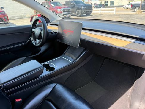 Used 2022 Tesla Model Y Long Range AWD/4WD image 18