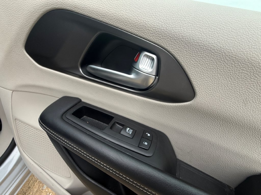 Used 2024 Chrysler Pacifica Touring-L FWD image 41