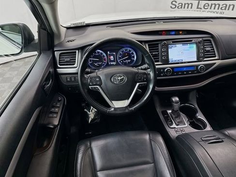 Used 2017 Toyota Highlander XLE FWD image 23