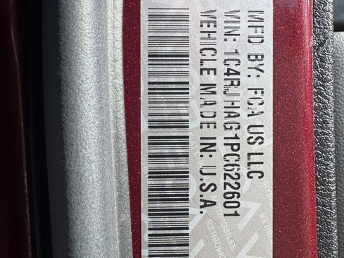 Used 2023 Jeep Grand Cherokee Laredo w/ Luxury Tech Group I image 33