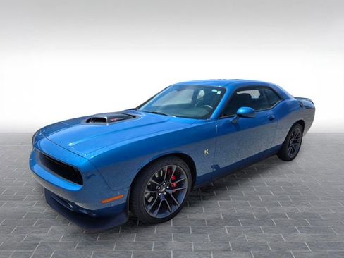 Used 2022 Dodge Challenger R/T Scat Pack w/ Shaker Package RWD image 3
