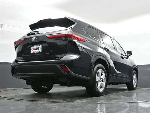 Used 2023 Toyota Highlander L image 44