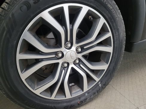 Used 2016 Mitsubishi Outlander SEL AWD/4WD image 31
