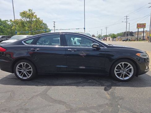 Used 2020 Ford Fusion Titanium FWD image 5