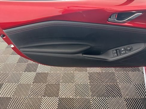 Used 2017 MAZDA MX-5 Miata RF Grand Touring image 18